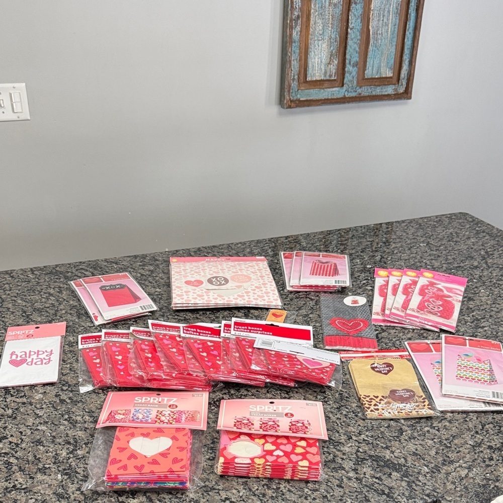 Valentine's Day Party treat gift bag Set - Red and Pink NEW